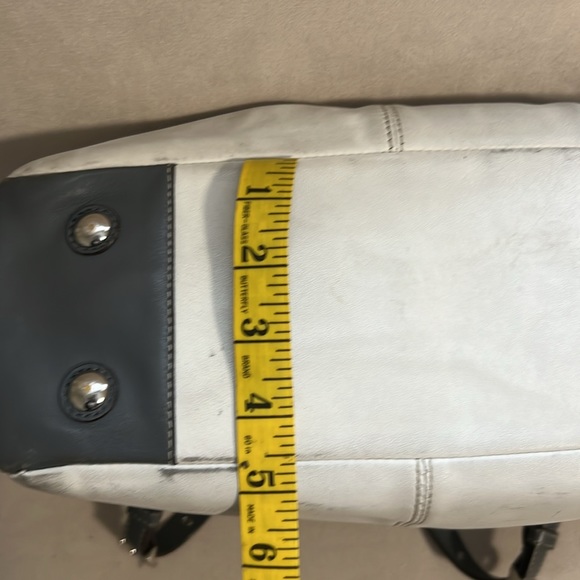 Coach cream/gray shoulder purse. - Picture 5 of 14